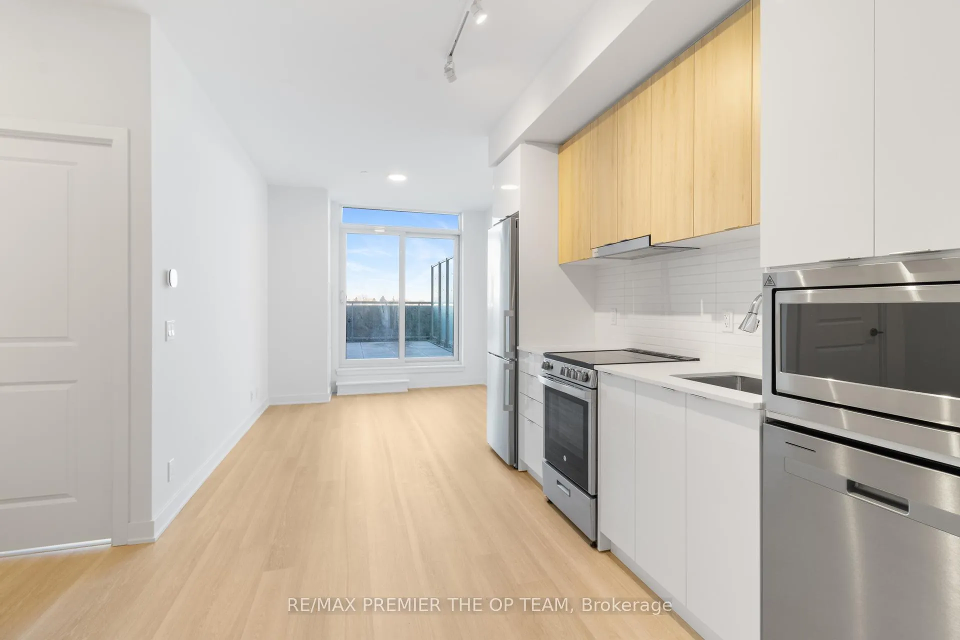 Photo 15 of Unit 224, 30 Upper Mall Way, Vaughan, Brownridge — HOMEH