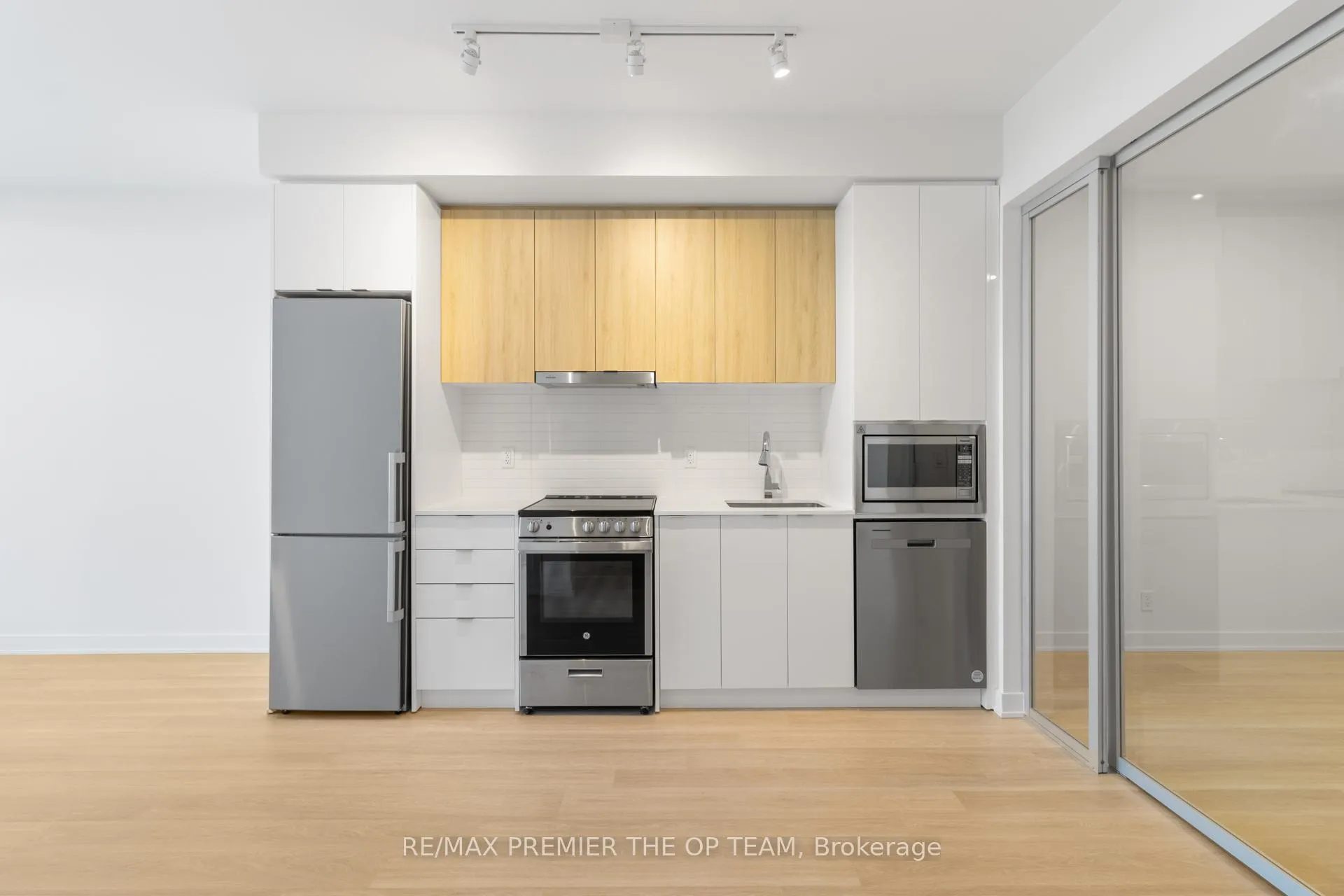 Photo 16 of Unit 224, 30 Upper Mall Way, Vaughan, Brownridge — HOMEH