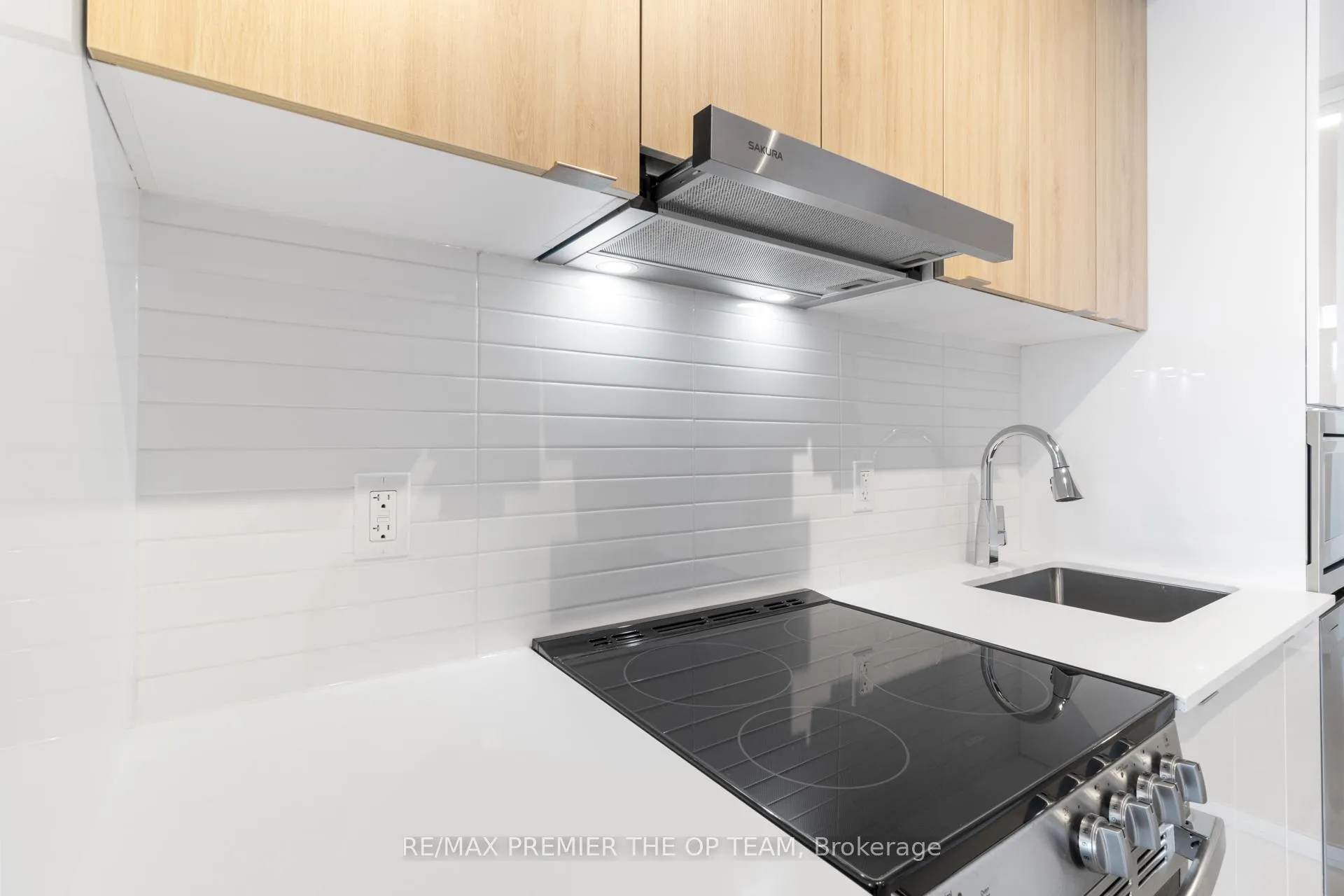 Photo 17 of Unit 224, 30 Upper Mall Way, Vaughan, Brownridge — HOMEH