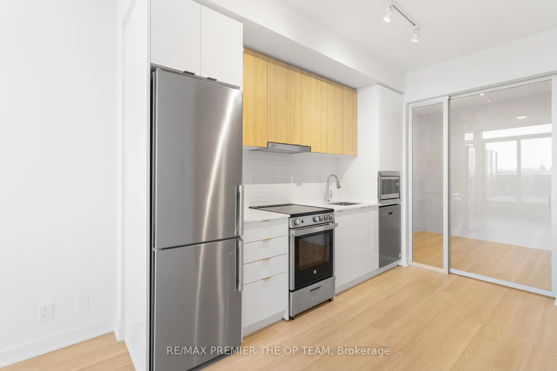 Photo 18 of Unit 224, 30 Upper Mall Way, Vaughan, Brownridge — HOMEH