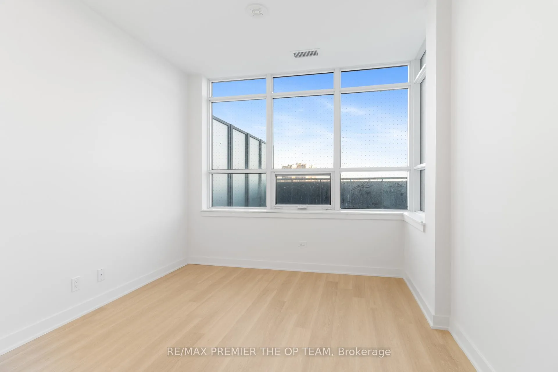 Photo 32 of Unit 224, 30 Upper Mall Way, Vaughan, Brownridge — HOMEH