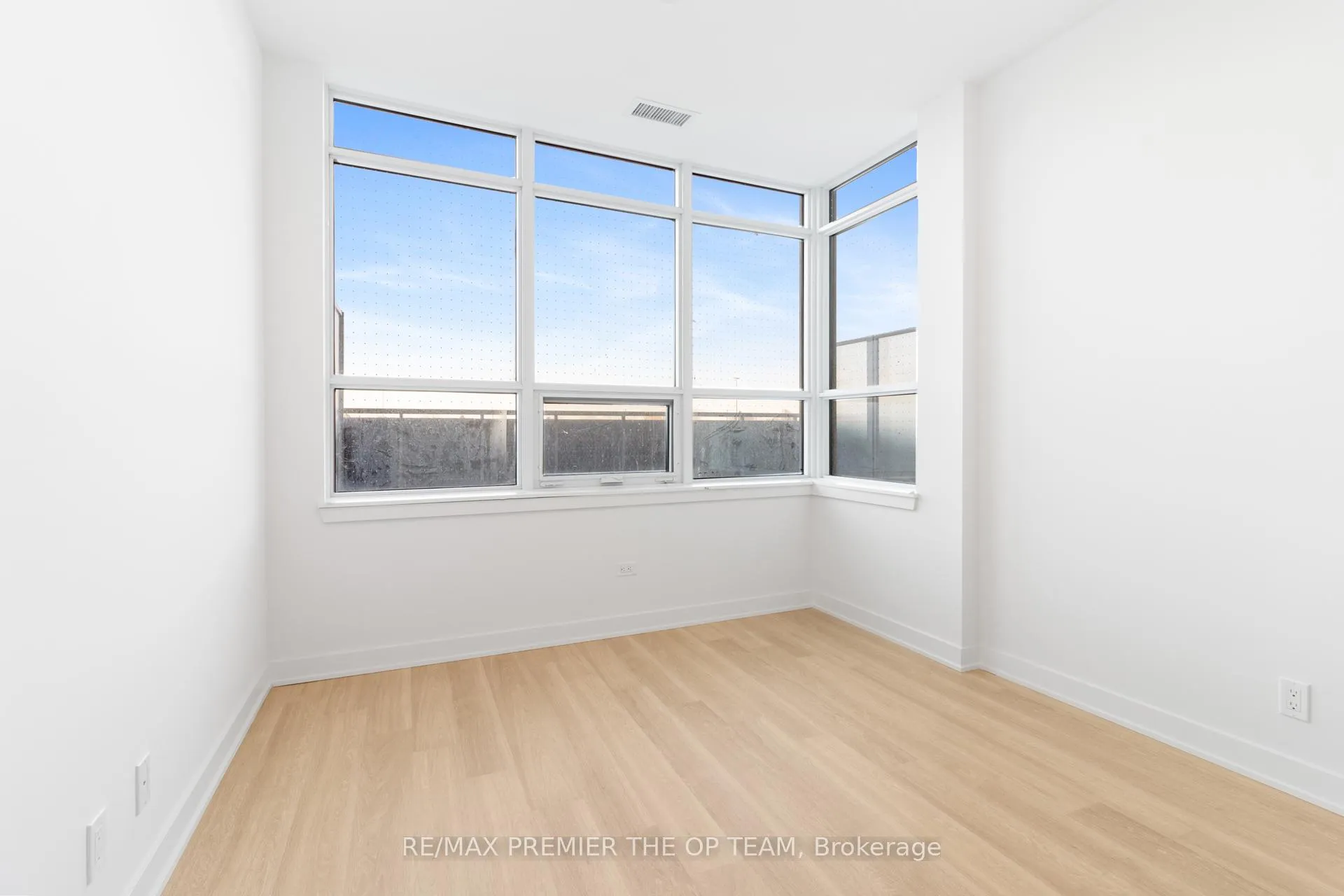 Photo 34 of Unit 224, 30 Upper Mall Way, Vaughan, Brownridge — HOMEH