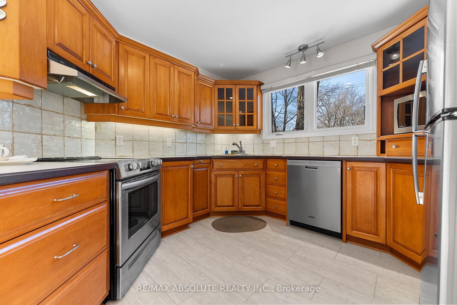 Photo 11 of 118 Resthaven Avenue, Ottawa, Constance Bay — HOMEH