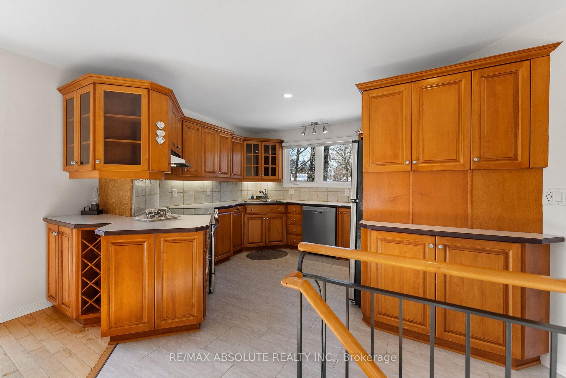 Photo 12 of 118 Resthaven Avenue, Ottawa, Constance Bay — HOMEH