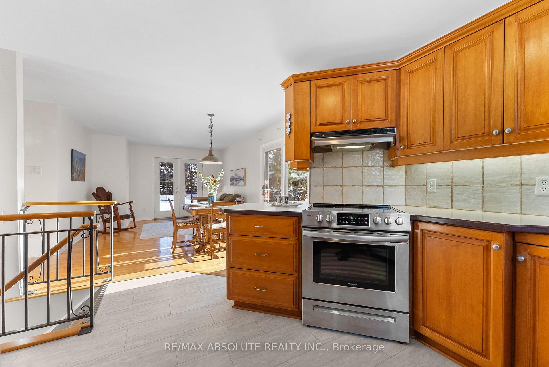 Photo 13 of 118 Resthaven Avenue, Ottawa, Constance Bay — HOMEH