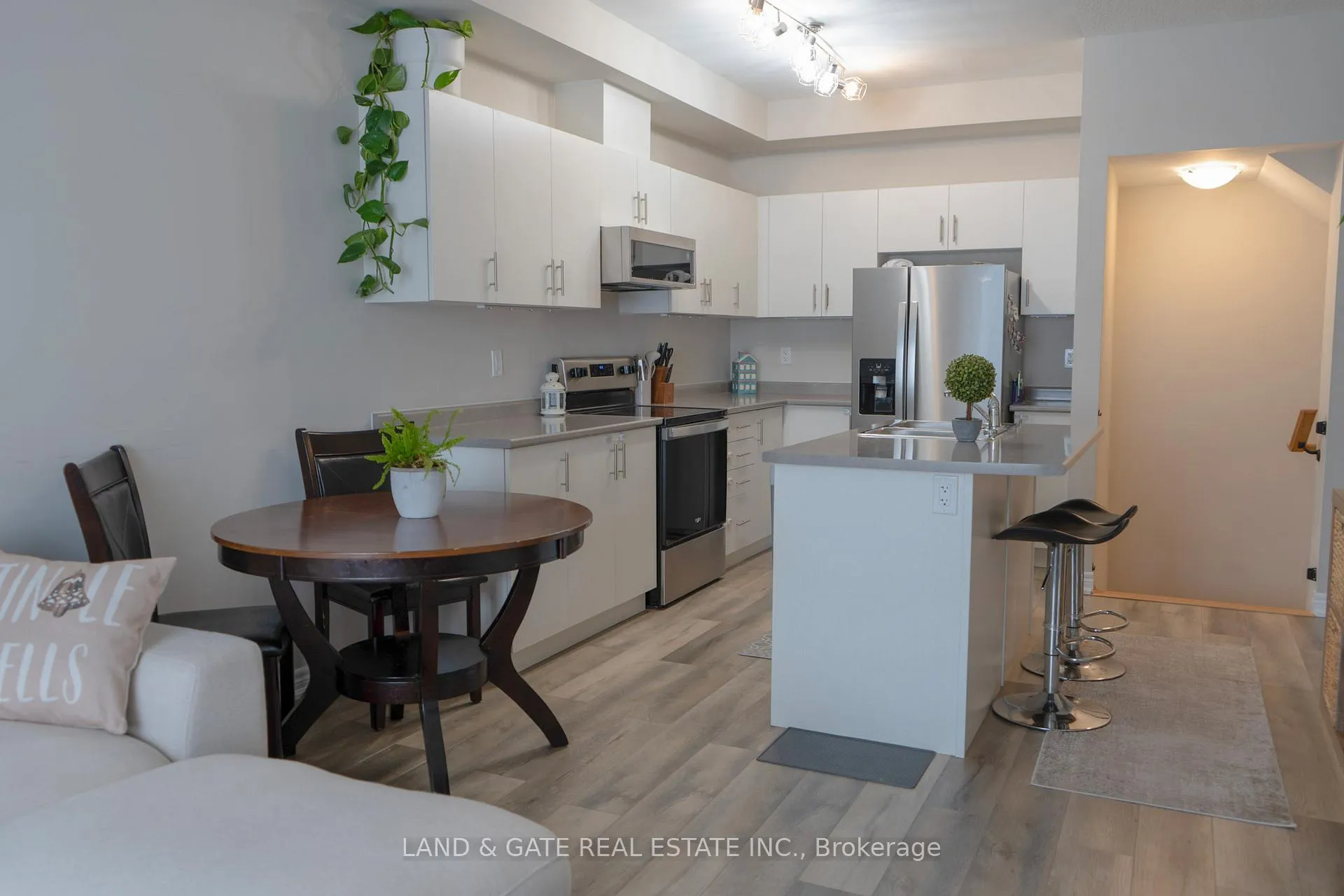 Photo 7 of Unit 11, 40 Zinfandel Drive W, Hamilton, Winona — HOMEH