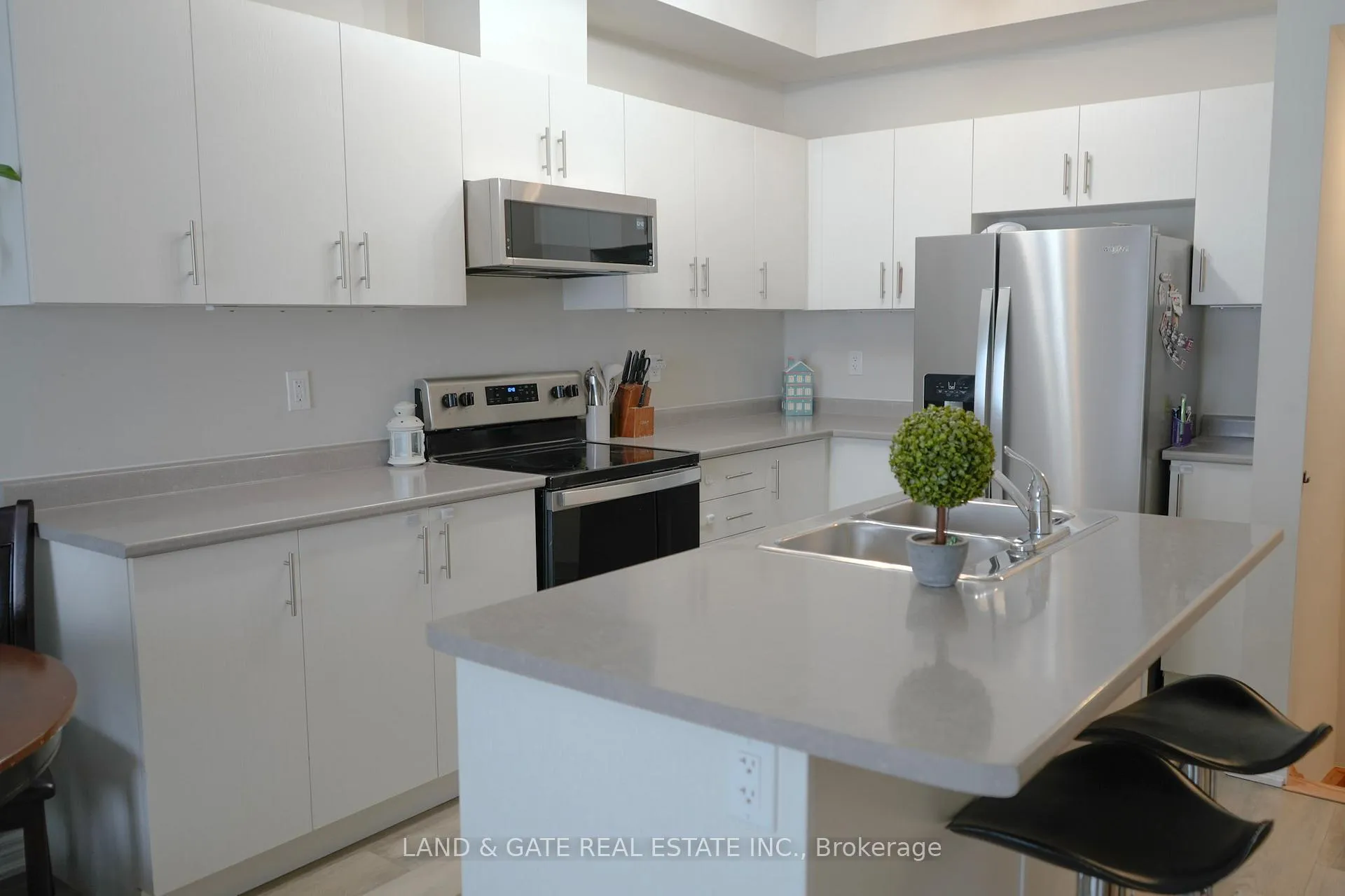 Photo 8 of Unit 11, 40 Zinfandel Drive W, Hamilton, Winona — HOMEH