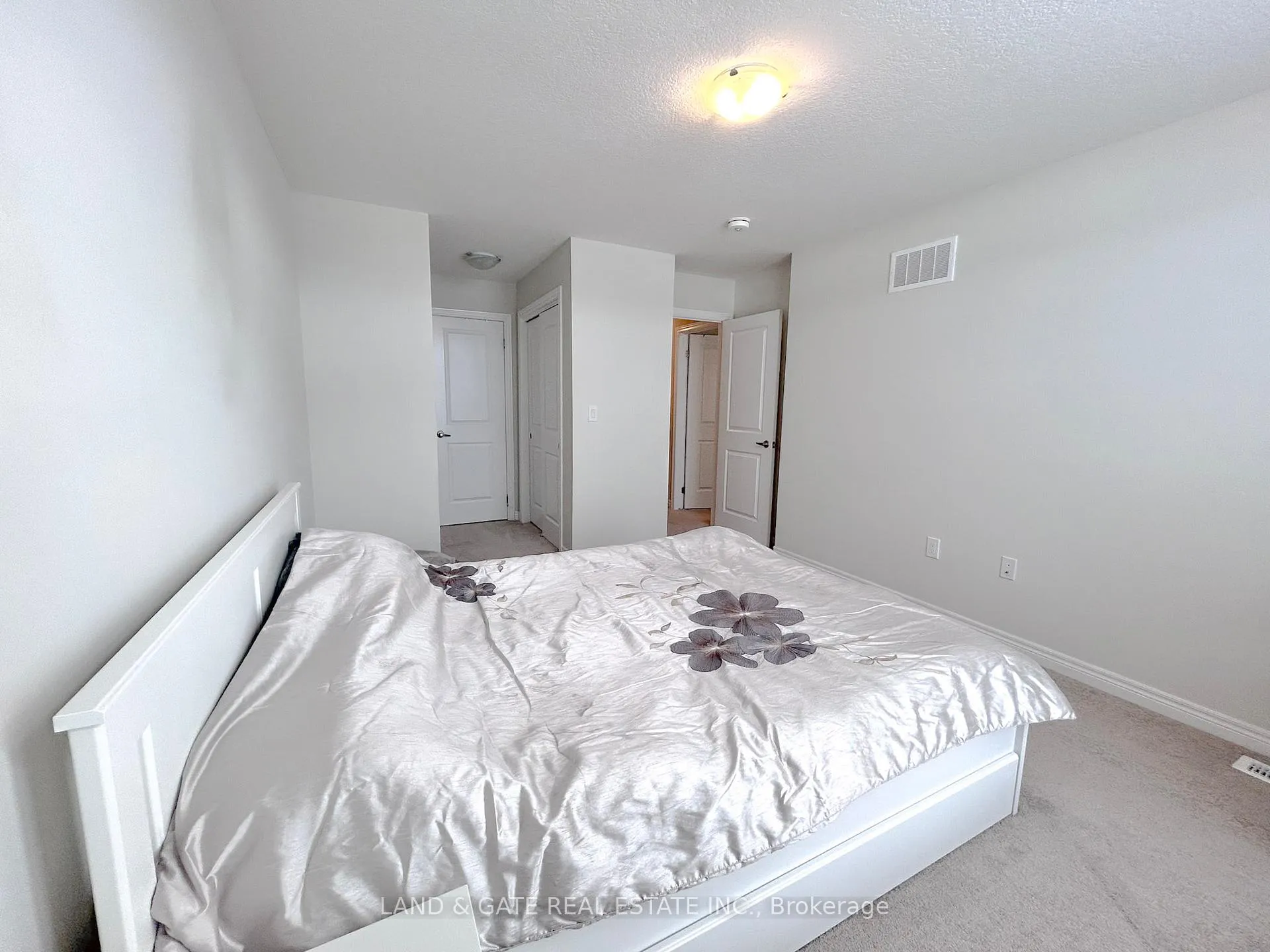 Photo 17 of Unit 11, 40 Zinfandel Drive W, Hamilton, Winona — HOMEH