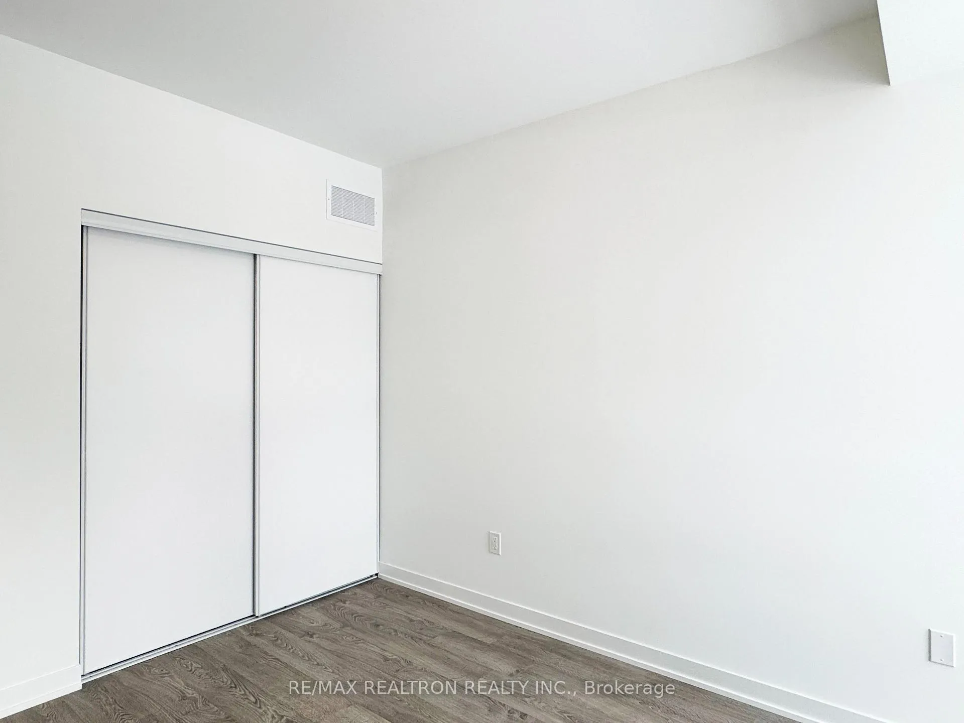 Photo 5 of 60 Turtle Island Road, Toronto, Englemount-Lawrence — HOMEH