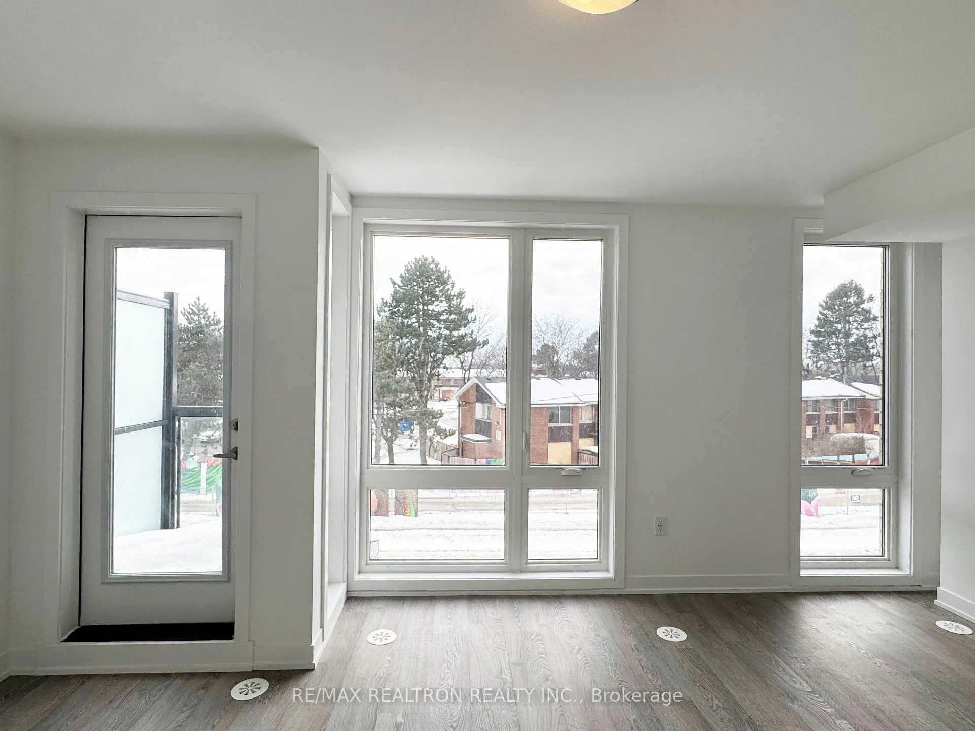 Photo 13 of 60 Turtle Island Road, Toronto, Englemount-Lawrence — HOMEH