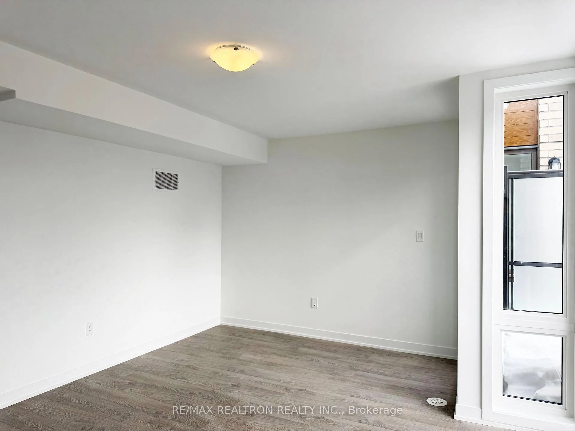 Photo 16 of 60 Turtle Island Road, Toronto, Englemount-Lawrence — HOMEH