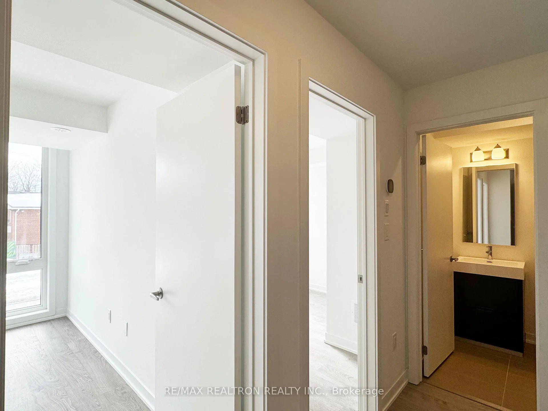 Photo 21 of 60 Turtle Island Road, Toronto, Englemount-Lawrence — HOMEH