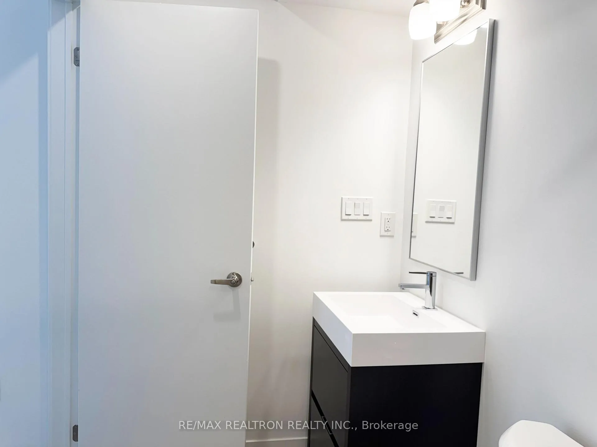 Photo 32 of 60 Turtle Island Road, Toronto, Englemount-Lawrence — HOMEH