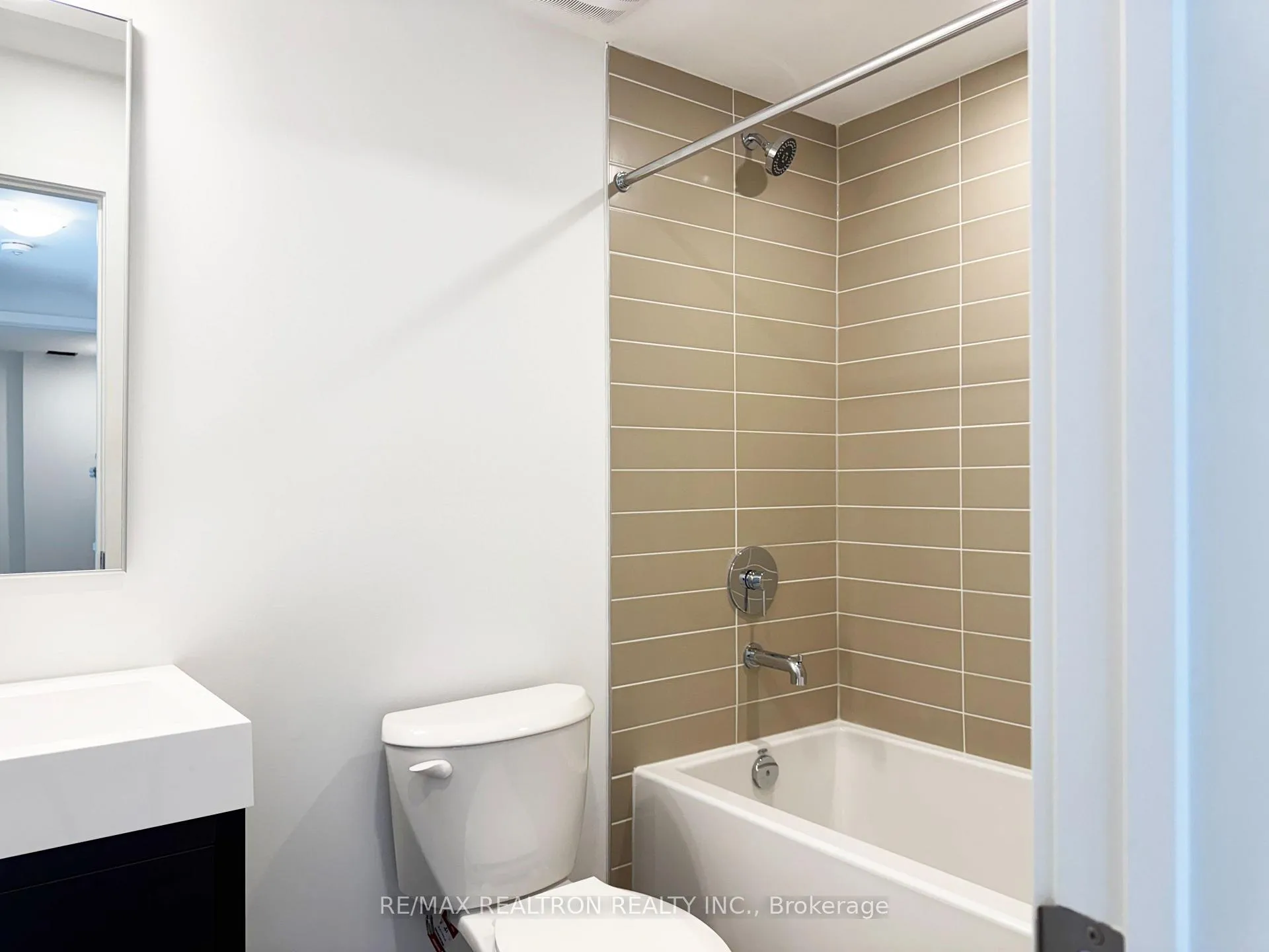 Photo 33 of 60 Turtle Island Road, Toronto, Englemount-Lawrence — HOMEH
