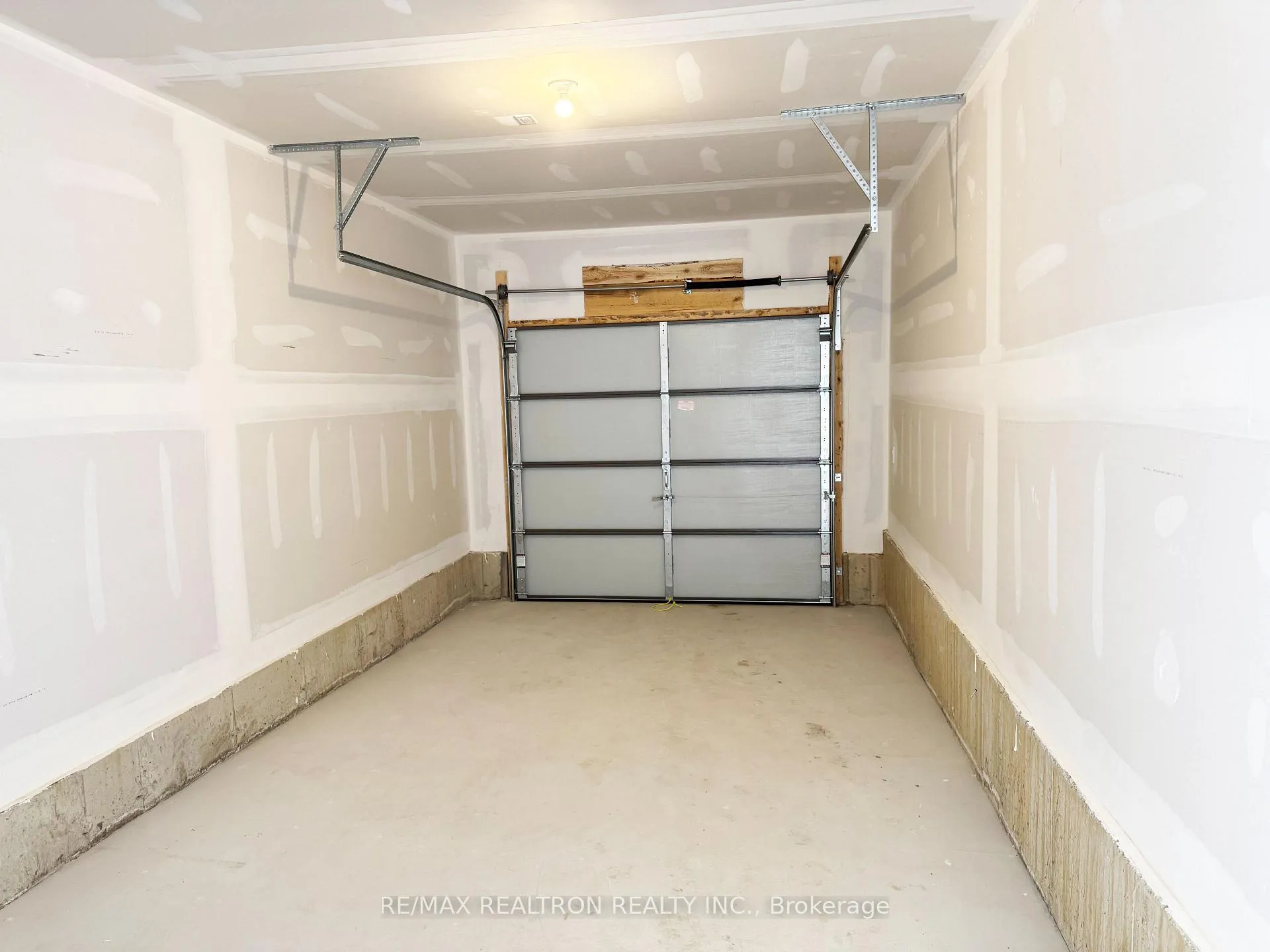 Photo 36 of 60 Turtle Island Road, Toronto, Englemount-Lawrence — HOMEH