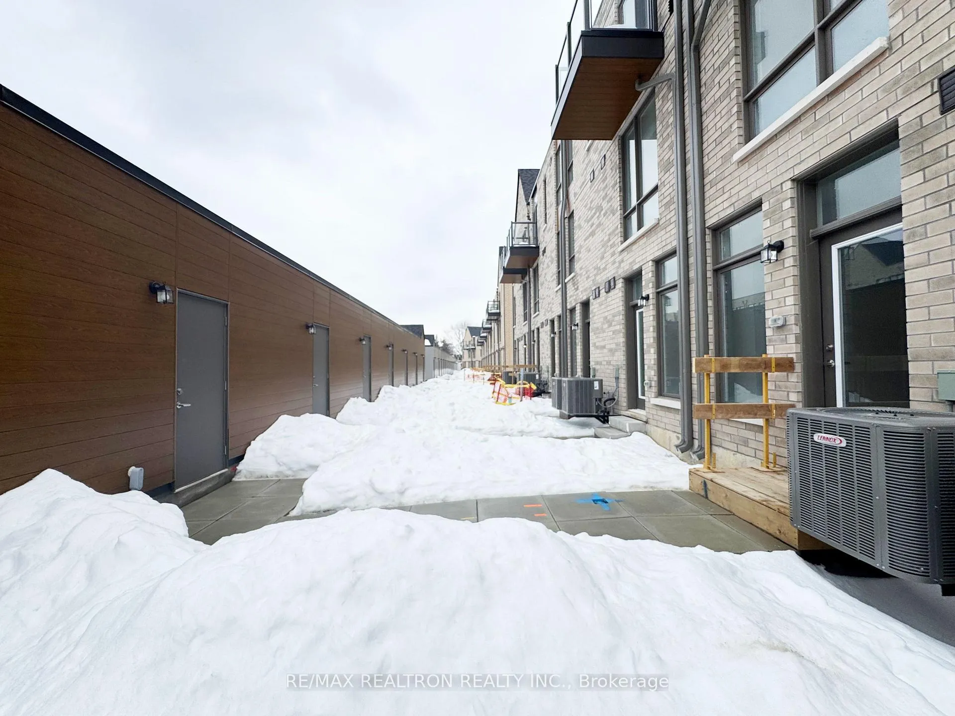 Photo 37 of 60 Turtle Island Road, Toronto, Englemount-Lawrence — HOMEH