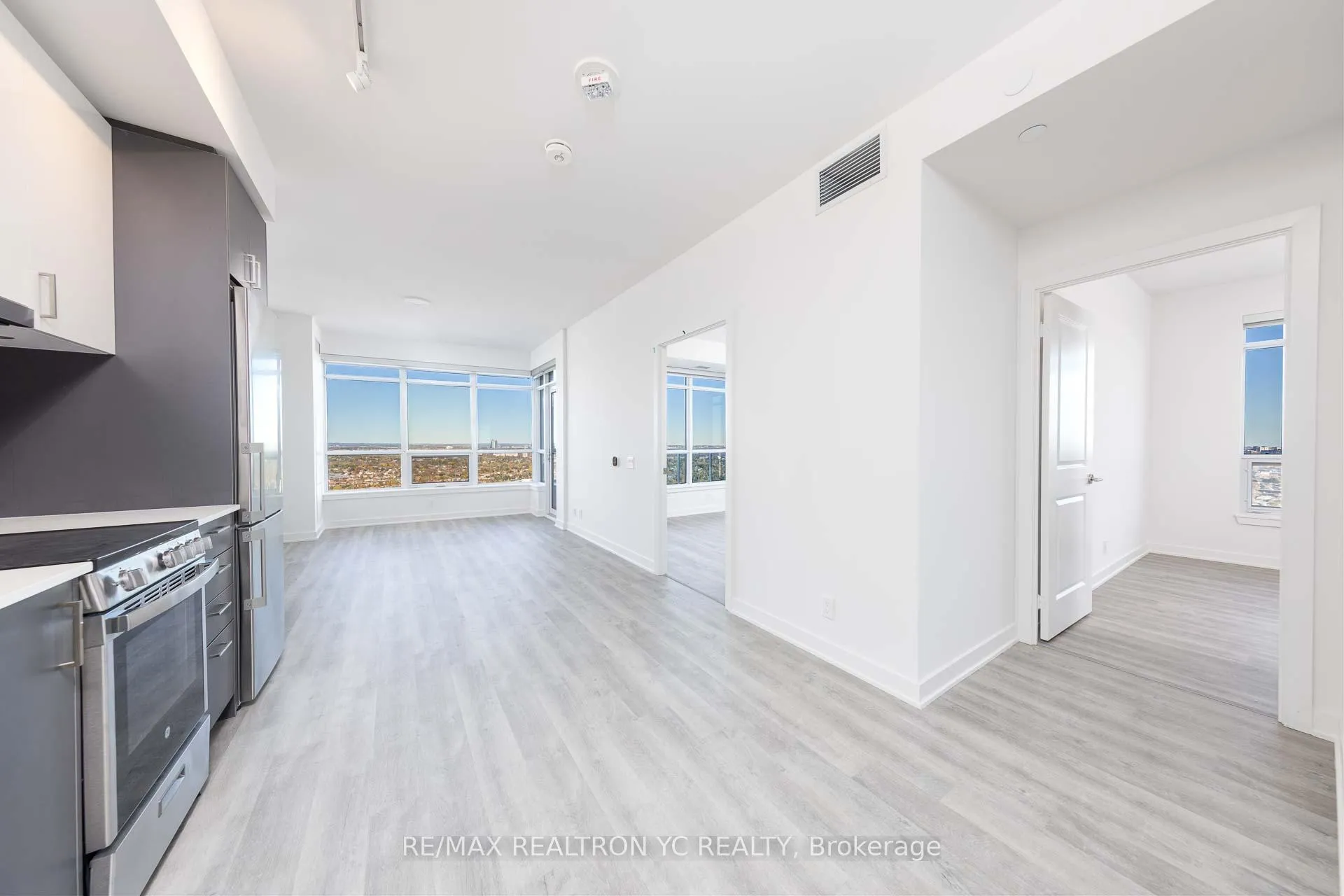 Photo 2 of Unit 2411, 50 Upper Mall Way, Vaughan, Brownridge — HOMEH