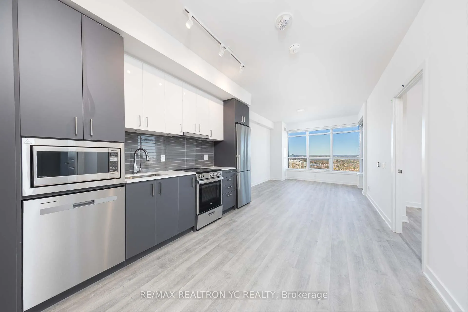 Photo 4 of Unit 2411, 50 Upper Mall Way, Vaughan, Brownridge — HOMEH