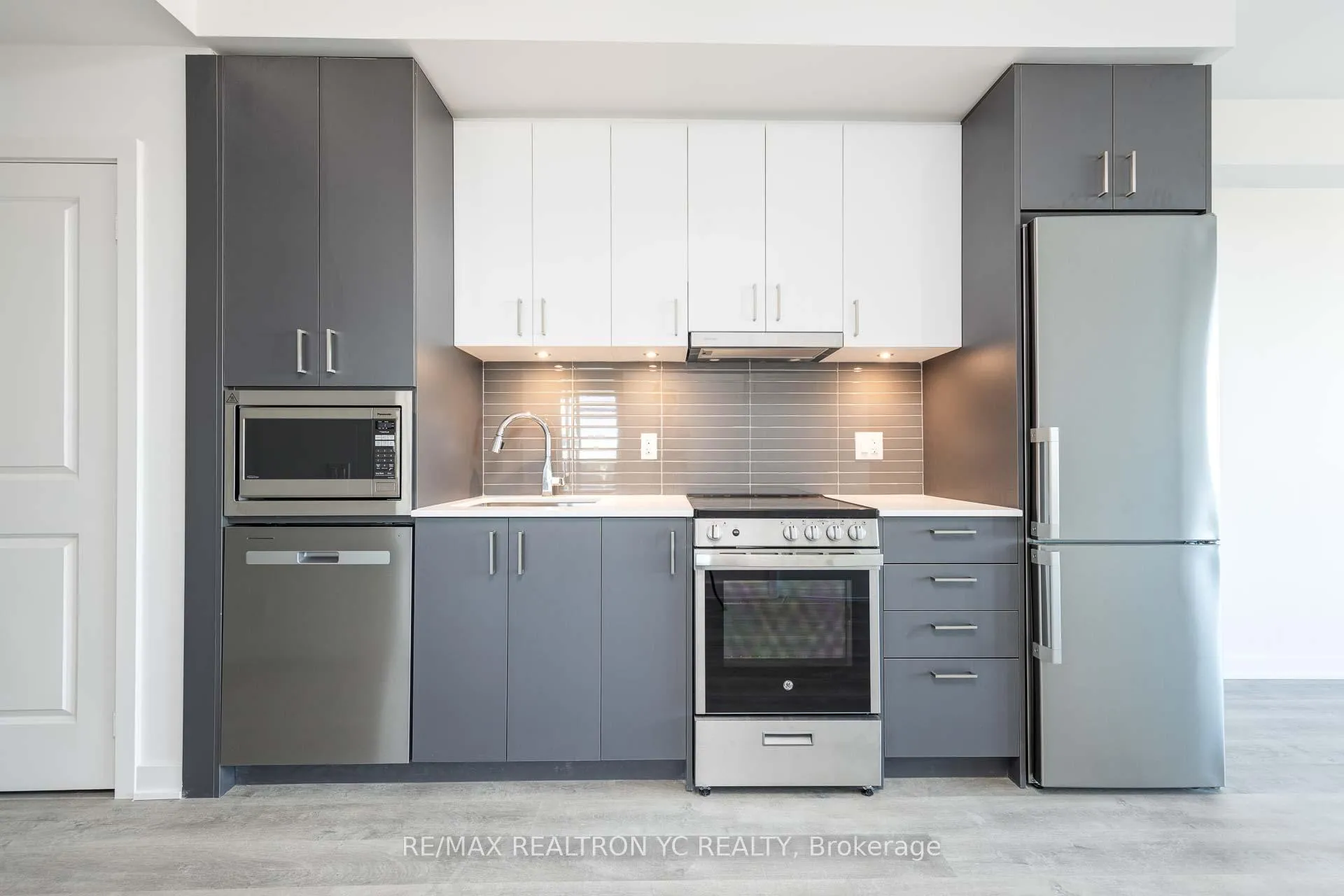 Photo 6 of Unit 2411, 50 Upper Mall Way, Vaughan, Brownridge — HOMEH