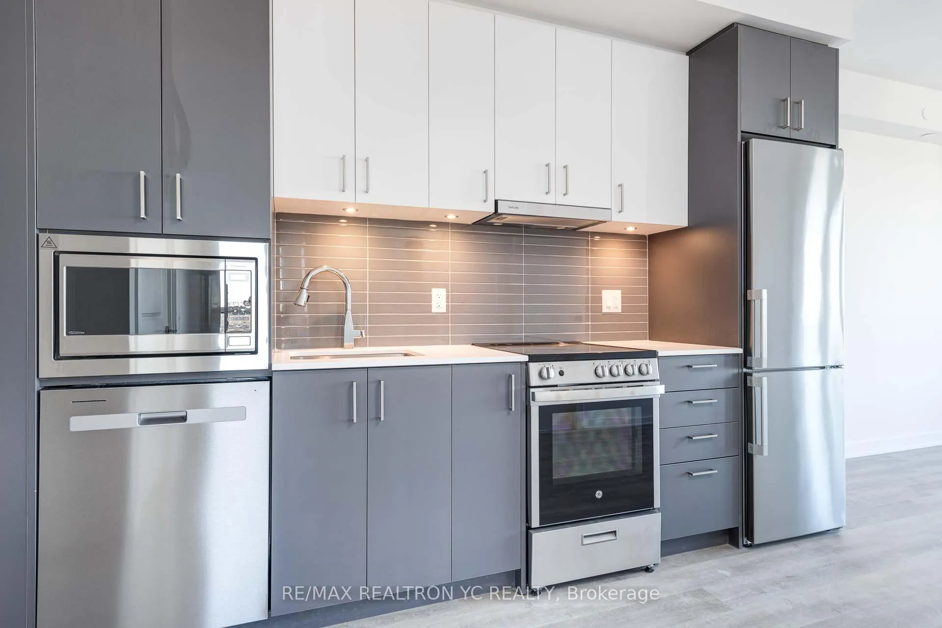 Photo 8 of Unit 2411, 50 Upper Mall Way, Vaughan, Brownridge — HOMEH