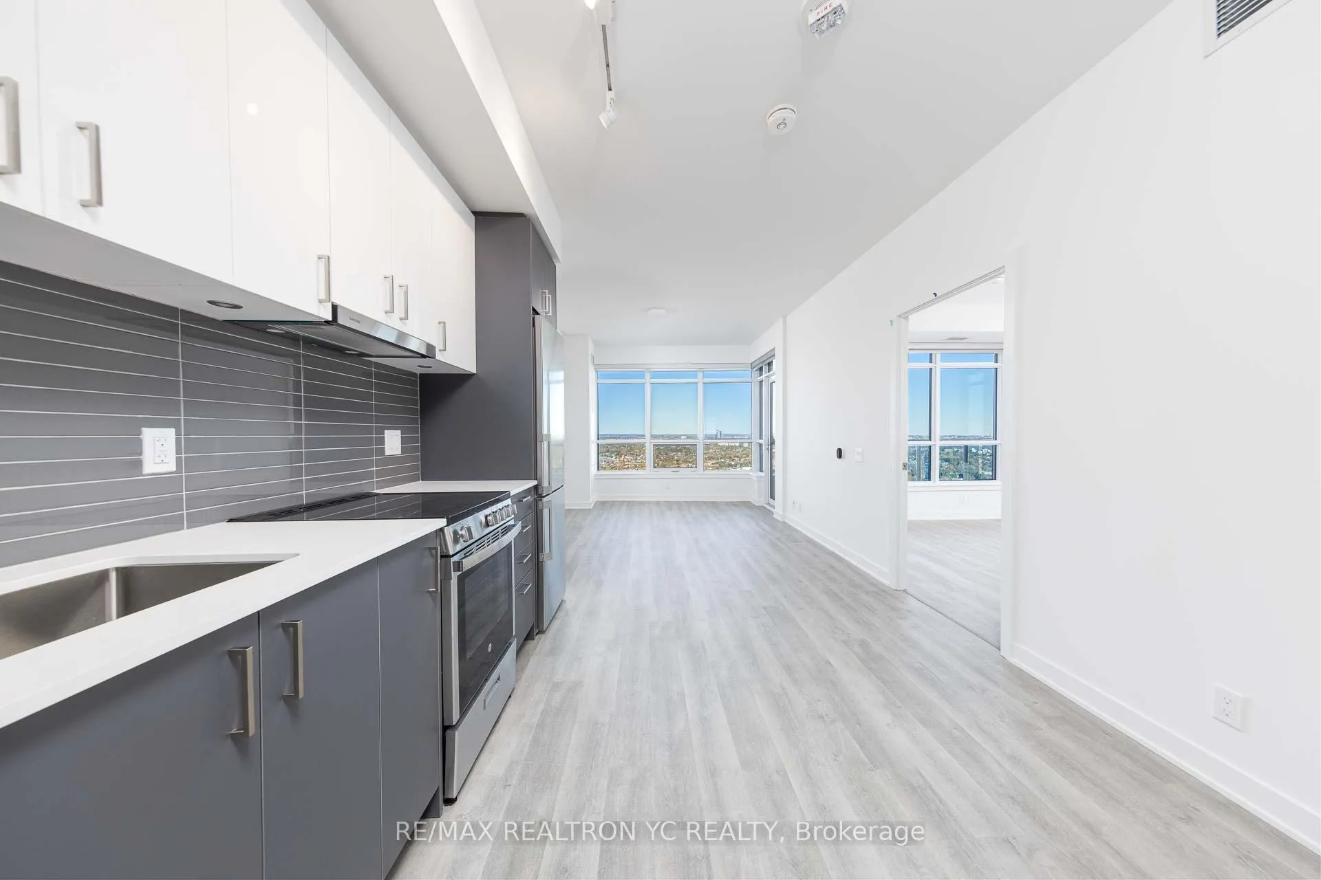 Photo 9 of Unit 2411, 50 Upper Mall Way, Vaughan, Brownridge — HOMEH