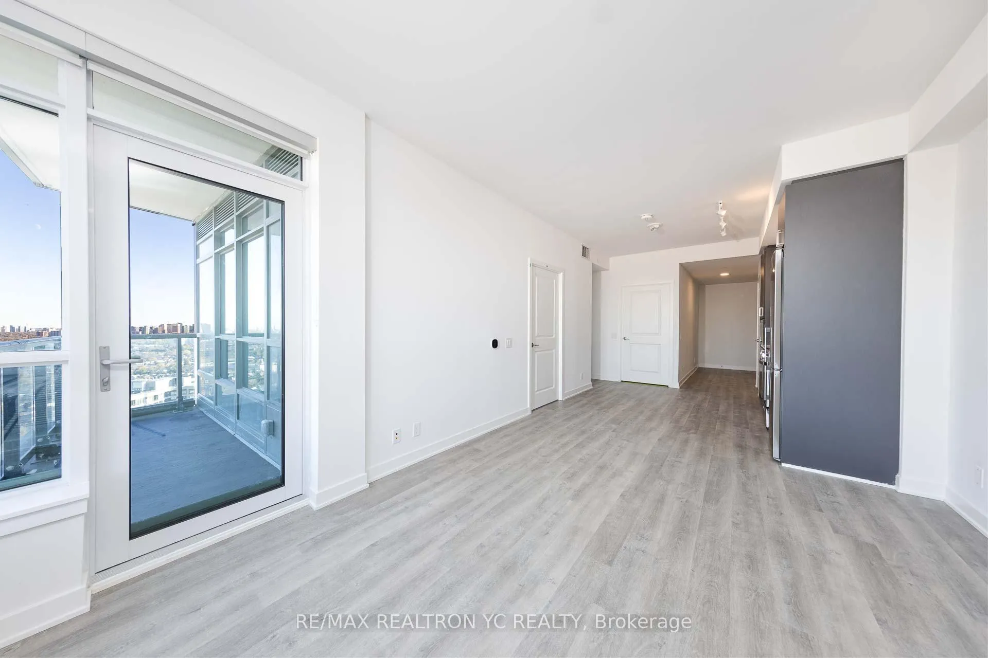 Photo 10 of Unit 2411, 50 Upper Mall Way, Vaughan, Brownridge — HOMEH