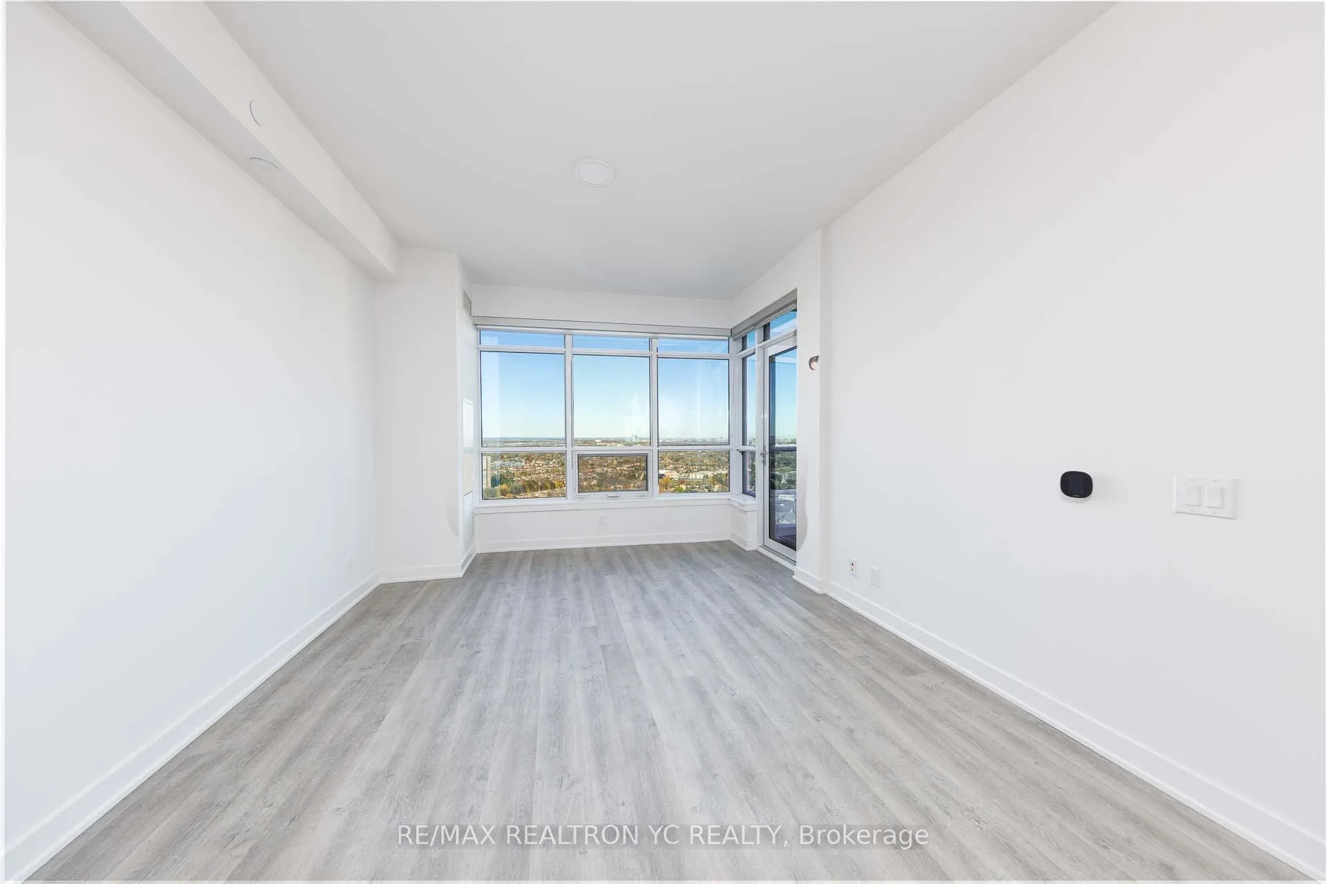 Photo 11 of Unit 2411, 50 Upper Mall Way, Vaughan, Brownridge — HOMEH