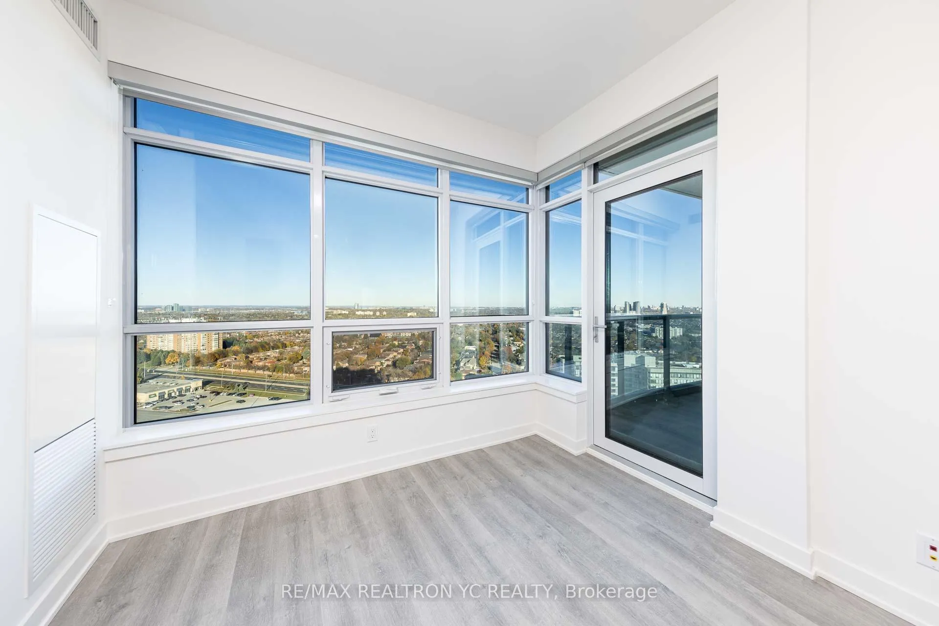 Photo 12 of Unit 2411, 50 Upper Mall Way, Vaughan, Brownridge — HOMEH