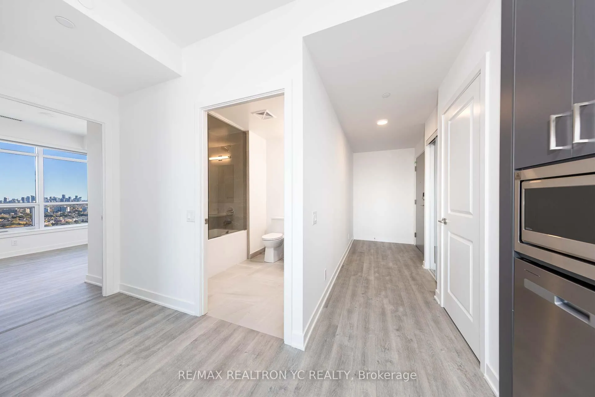 Photo 13 of Unit 2411, 50 Upper Mall Way, Vaughan, Brownridge — HOMEH