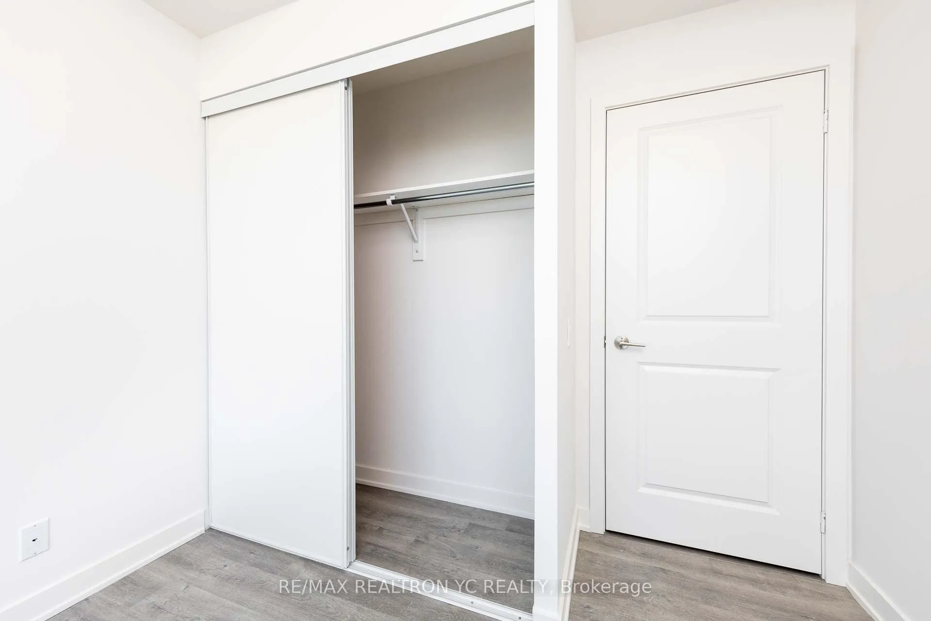 Photo 16 of Unit 2411, 50 Upper Mall Way, Vaughan, Brownridge — HOMEH