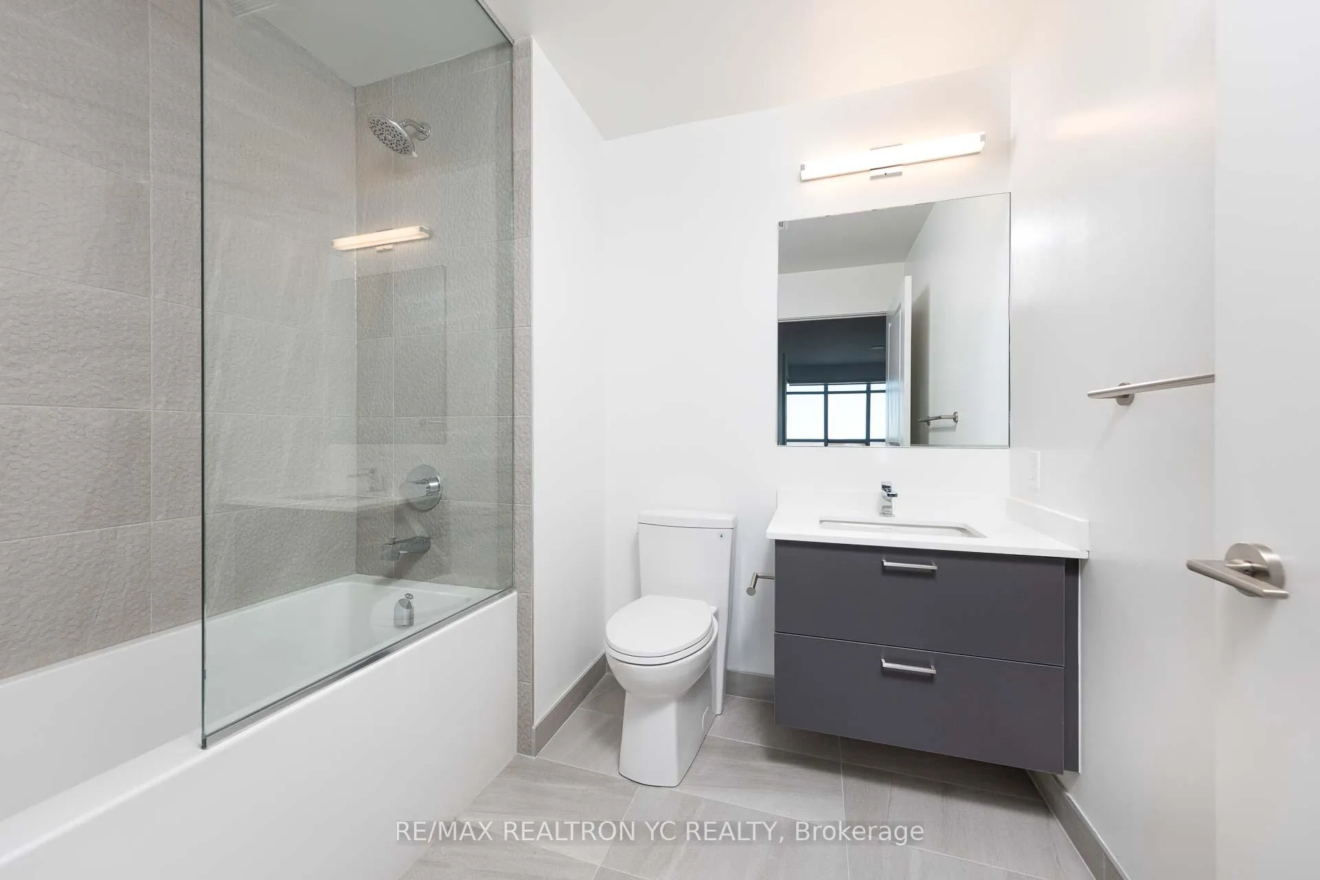 Photo 17 of Unit 2411, 50 Upper Mall Way, Vaughan, Brownridge — HOMEH