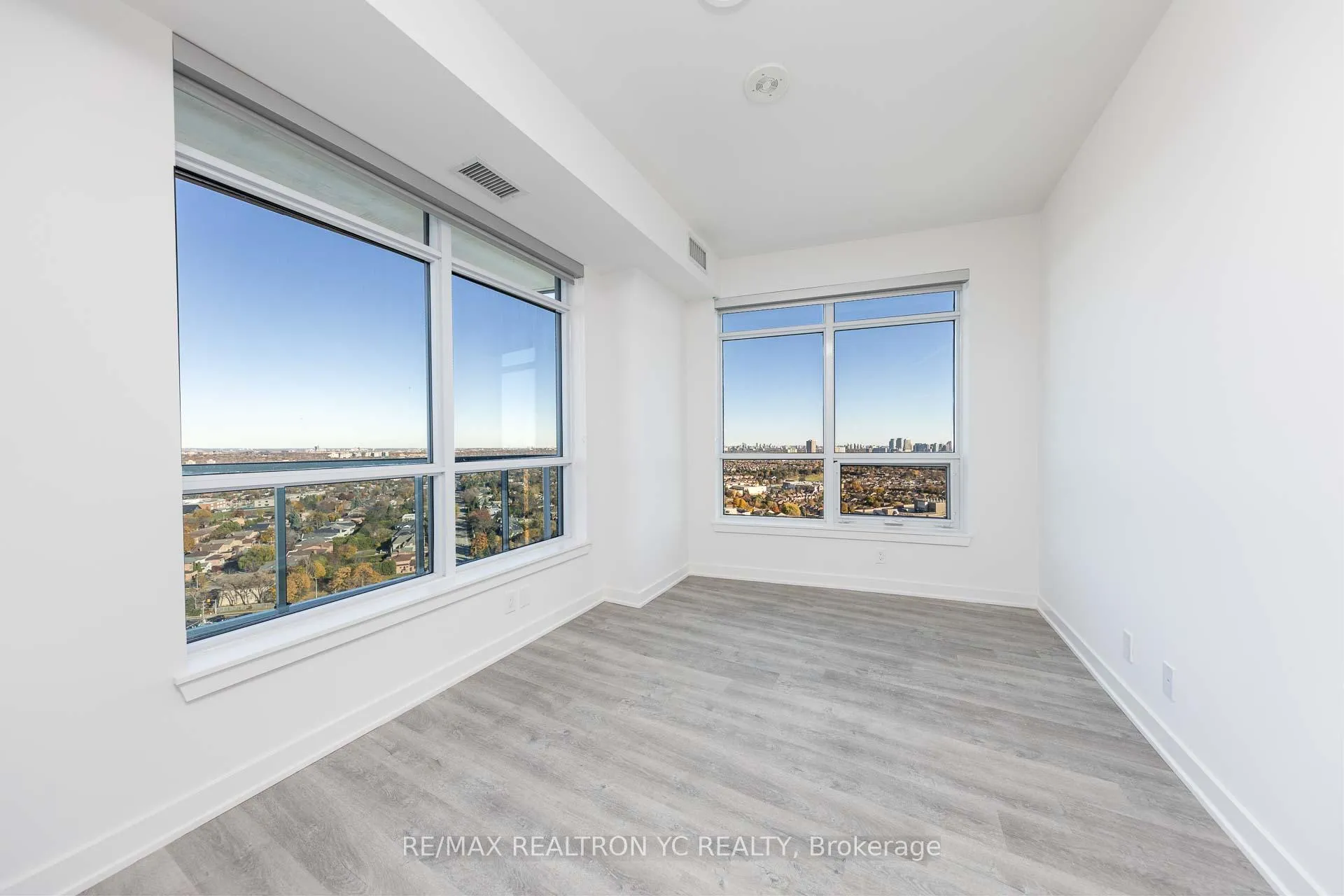 Photo 18 of Unit 2411, 50 Upper Mall Way, Vaughan, Brownridge — HOMEH