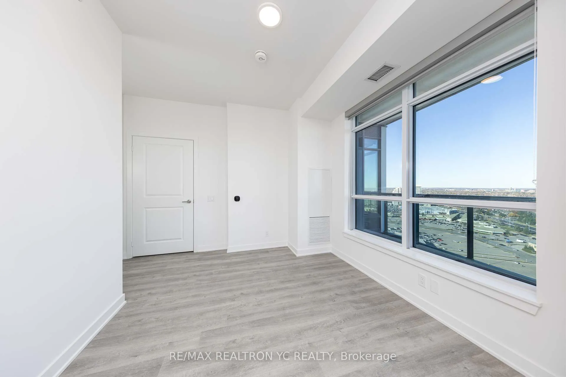 Photo 19 of Unit 2411, 50 Upper Mall Way, Vaughan, Brownridge — HOMEH