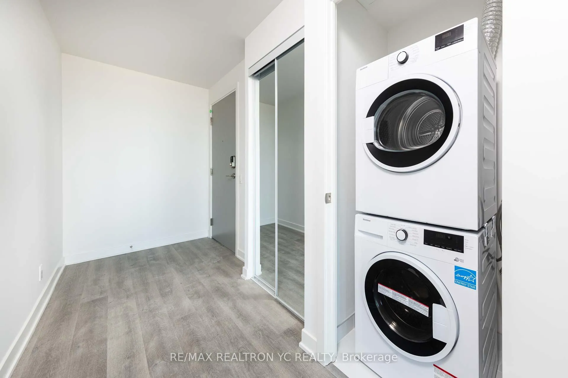 Photo 22 of Unit 2411, 50 Upper Mall Way, Vaughan, Brownridge — HOMEH