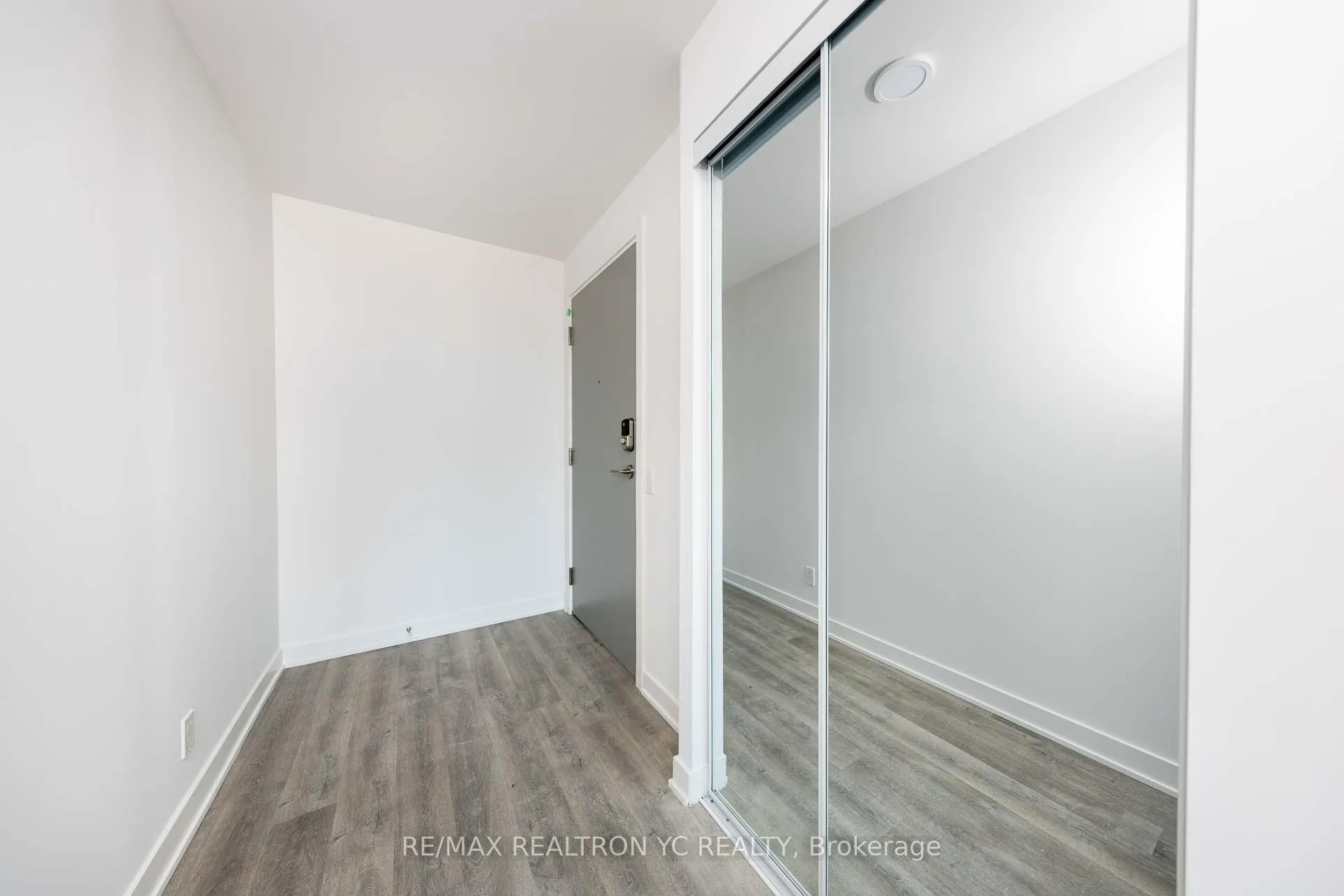 Photo 23 of Unit 2411, 50 Upper Mall Way, Vaughan, Brownridge — HOMEH