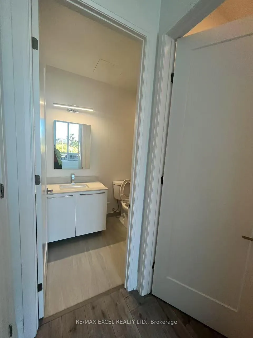 Photo 4 of Unit 107, 8 Water Walk Drive, Markham, Unionville — HOMEH
