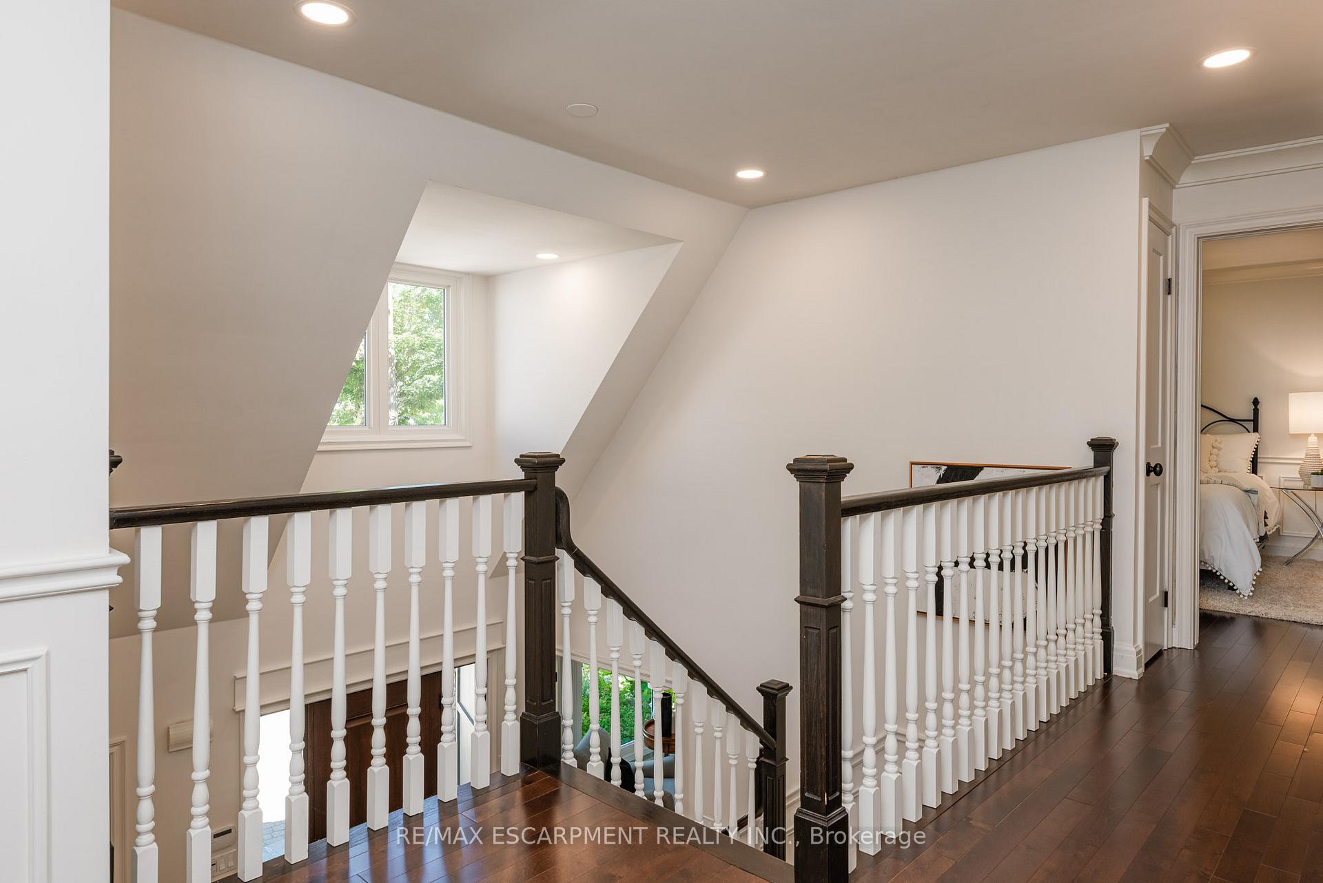 Photo 3 of 1353 Hazelton Boulevard, Burlington, Tyandaga — HOMEH