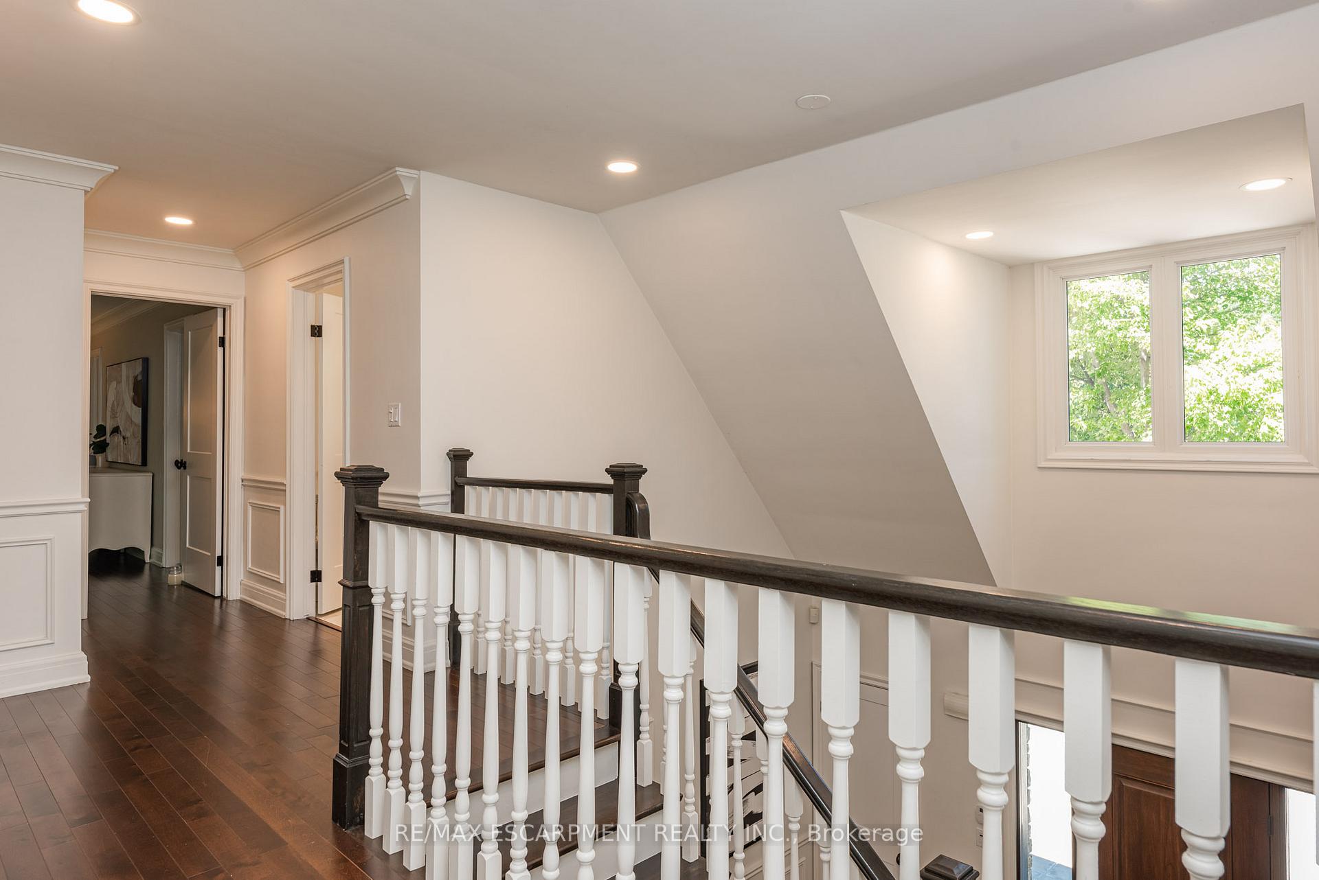 Photo 4 of 1353 Hazelton Boulevard, Burlington, Tyandaga — HOMEH