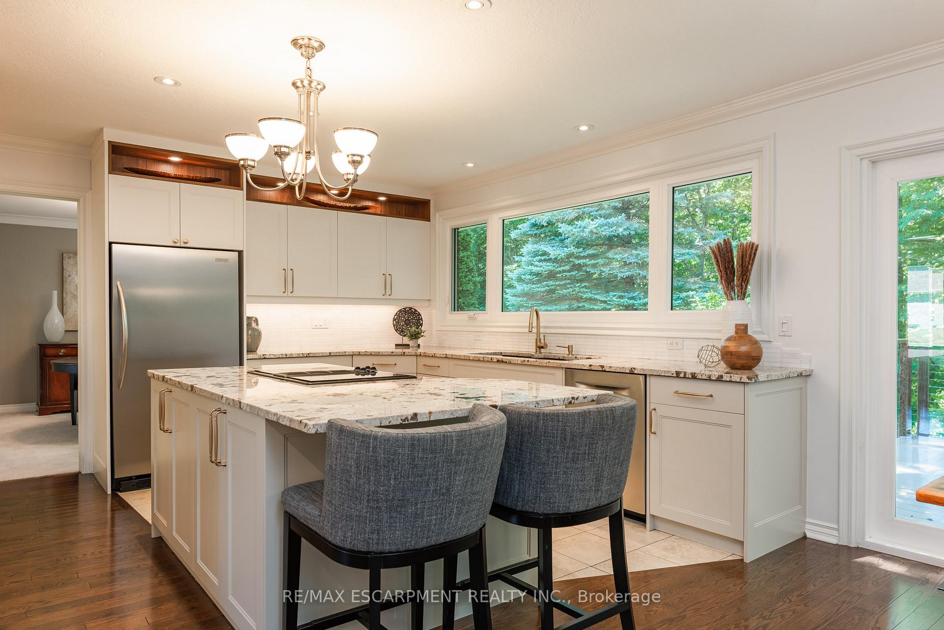 Photo 12 of 1353 Hazelton Boulevard, Burlington, Tyandaga — HOMEH