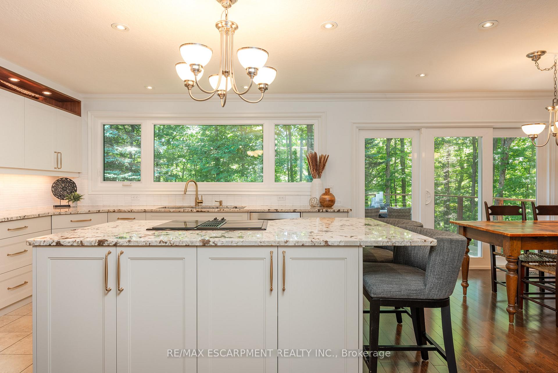 Photo 13 of 1353 Hazelton Boulevard, Burlington, Tyandaga — HOMEH