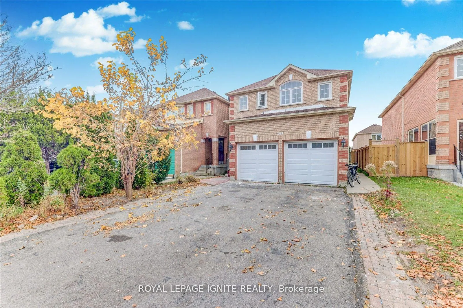Photo 3 of 201 Sophia Road, Markham, Middlefield — HOMEH