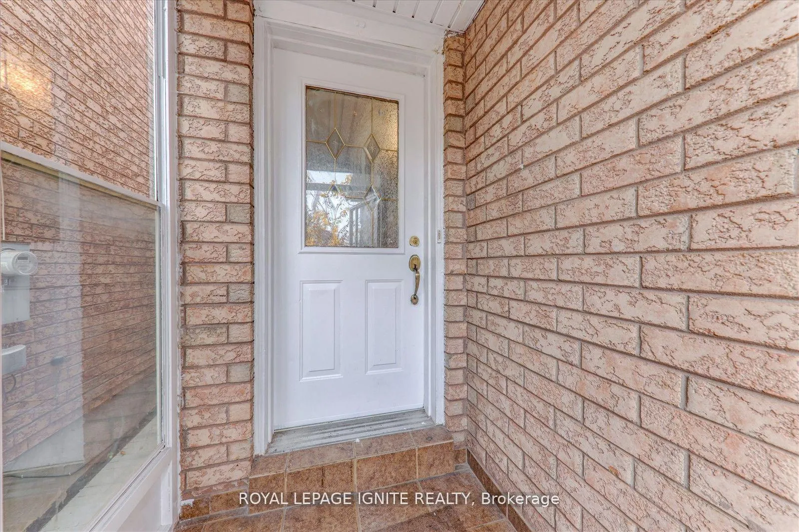 Photo 5 of 201 Sophia Road, Markham, Middlefield — HOMEH