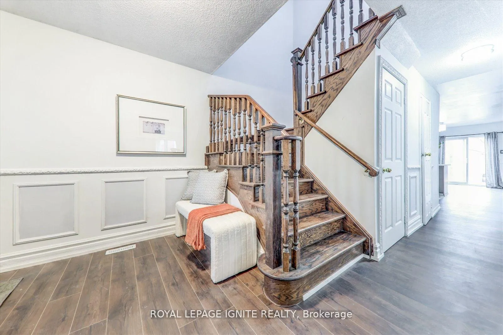 Photo 7 of 201 Sophia Road, Markham, Middlefield — HOMEH