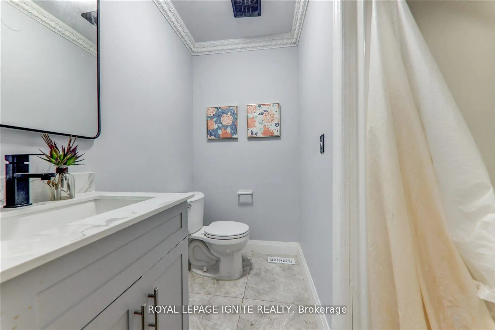 Photo 8 of 201 Sophia Road, Markham, Middlefield — HOMEH