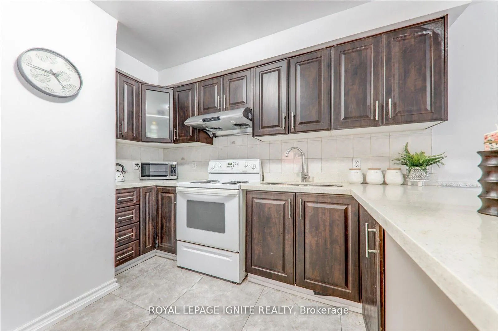 Photo 10 of 201 Sophia Road, Markham, Middlefield — HOMEH