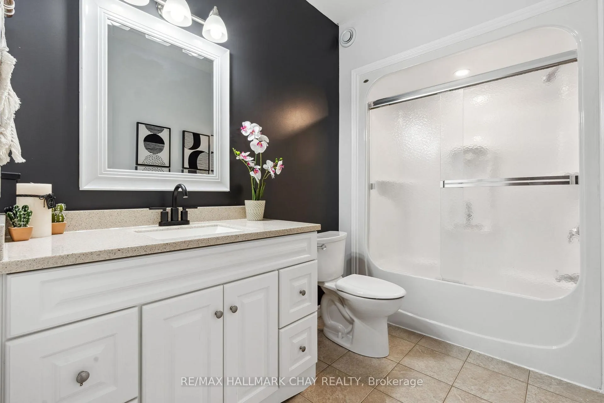 Photo 8 of 138 Wellington Street, Ramara, Atherley — HOMEH