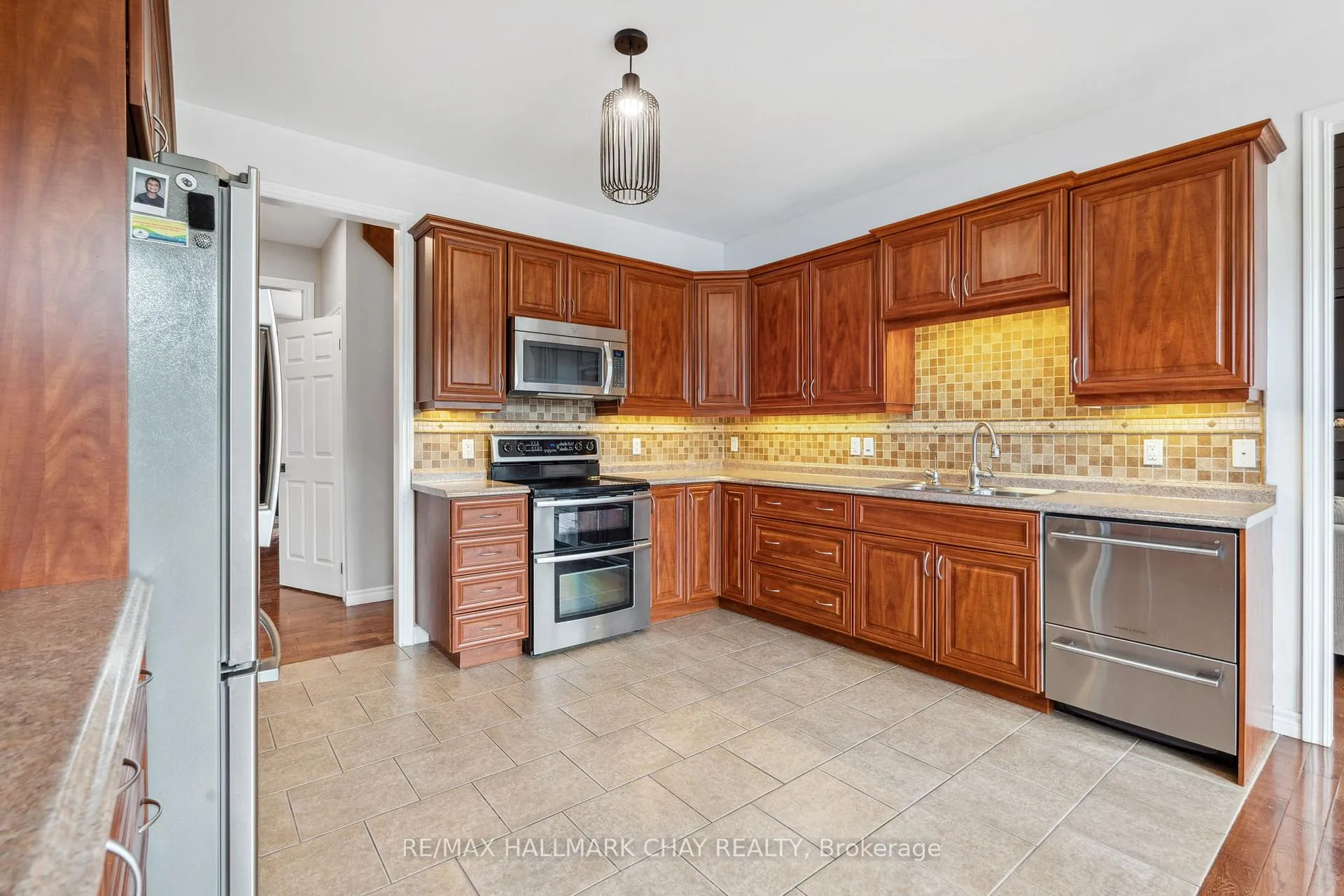 Photo 11 of 138 Wellington Street, Ramara, Atherley — HOMEH