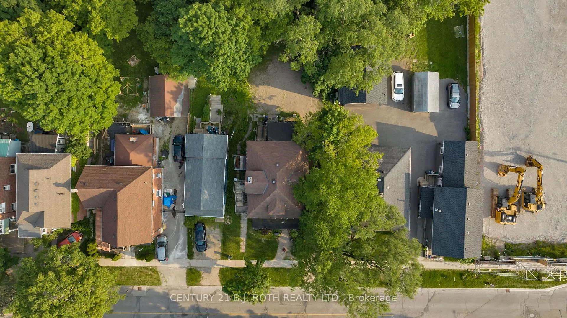 Photo 2 of 63 Mcdonald Street, Barrie, City Centre — HOMEH