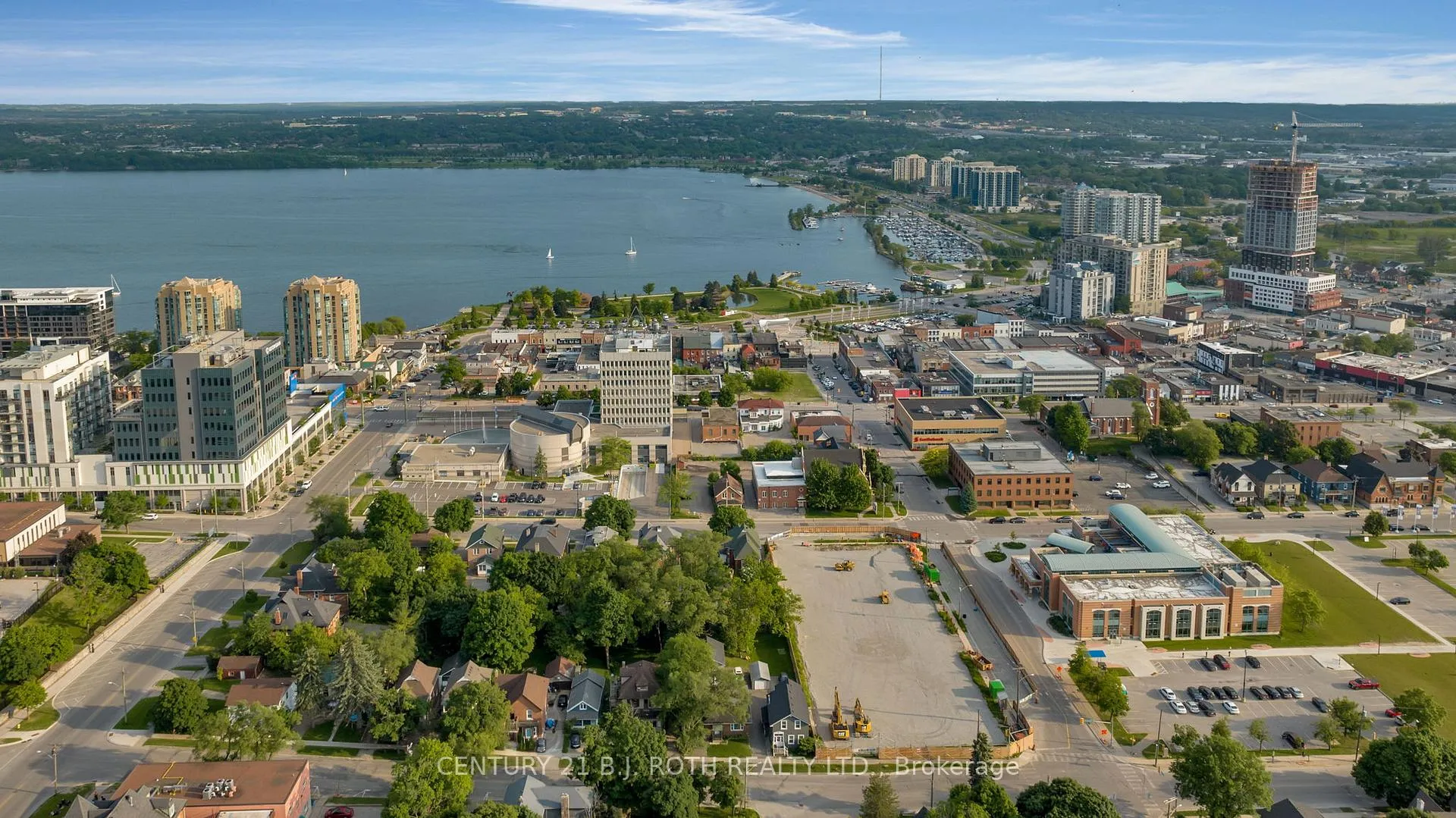 Photo 4 of 63 Mcdonald Street, Barrie, City Centre — HOMEH