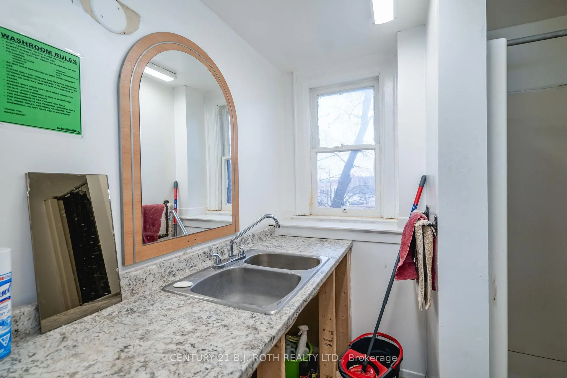 Photo 12 of 63 Mcdonald Street, Barrie, City Centre — HOMEH